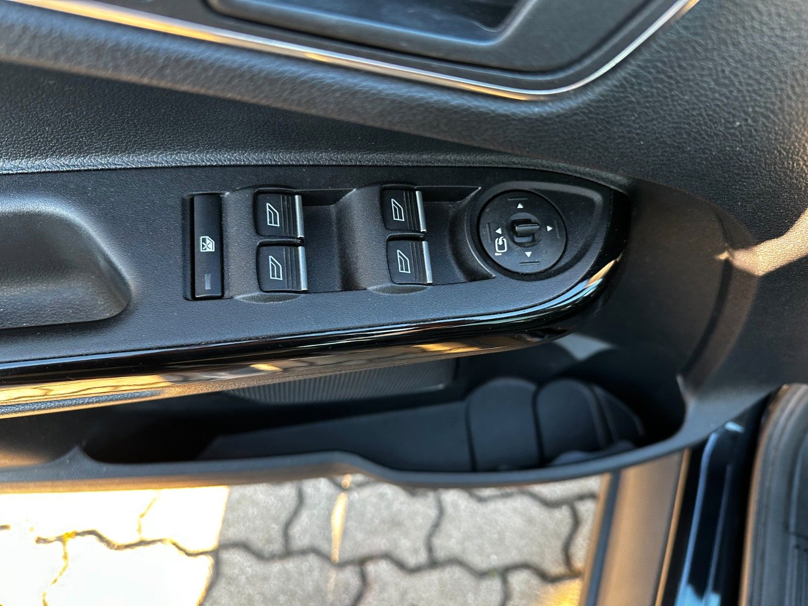 Fahrzeugabbildung Ford B-Max KD Neu Top Zustand Allw.Reifen TÜV Neu