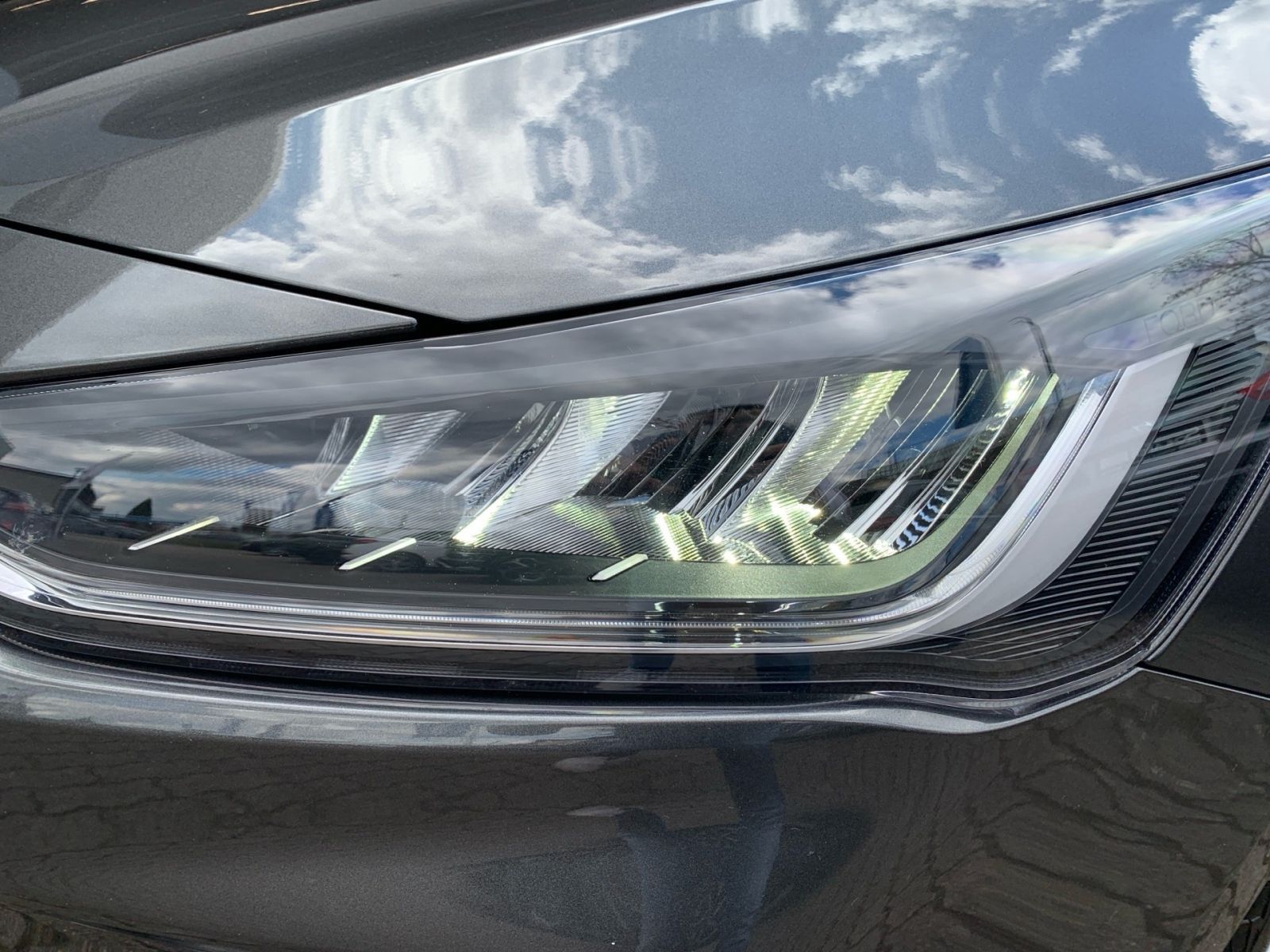 Fahrzeugabbildung Ford Focus 1.0 AT EcoBoost Mild-Hybrid ST-Line S/S Na