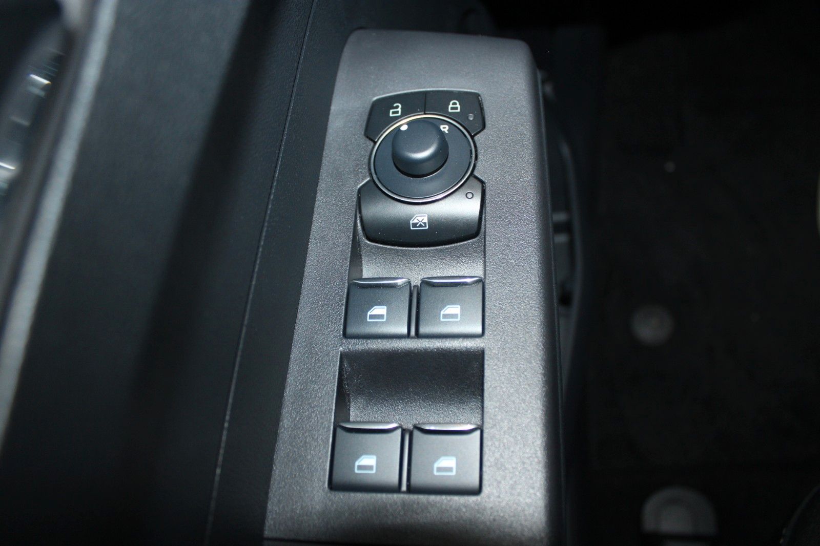 Fahrzeugabbildung Ford Tourneo Courier BEV TREND FahrerAss2 + WinterPak