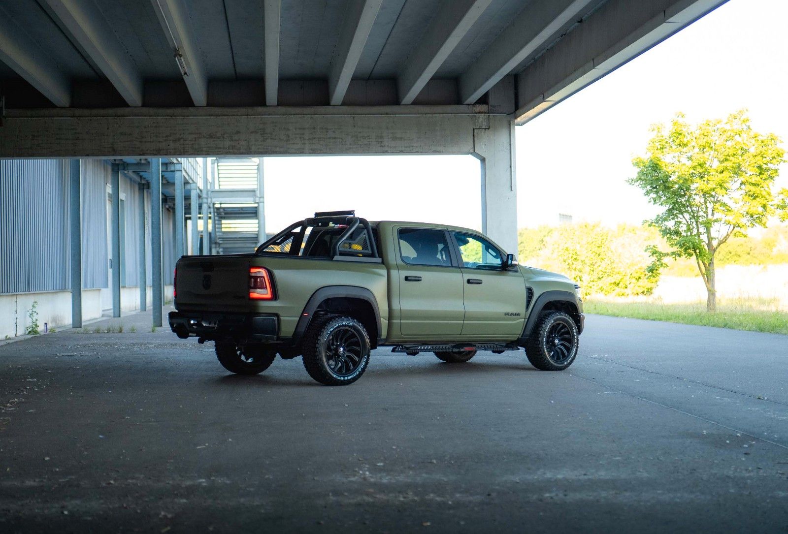 Fahrzeugabbildung Dodge RAM 5.7 V8 HEMI 4x4 LARAMIE OFFROAD TRX Styling