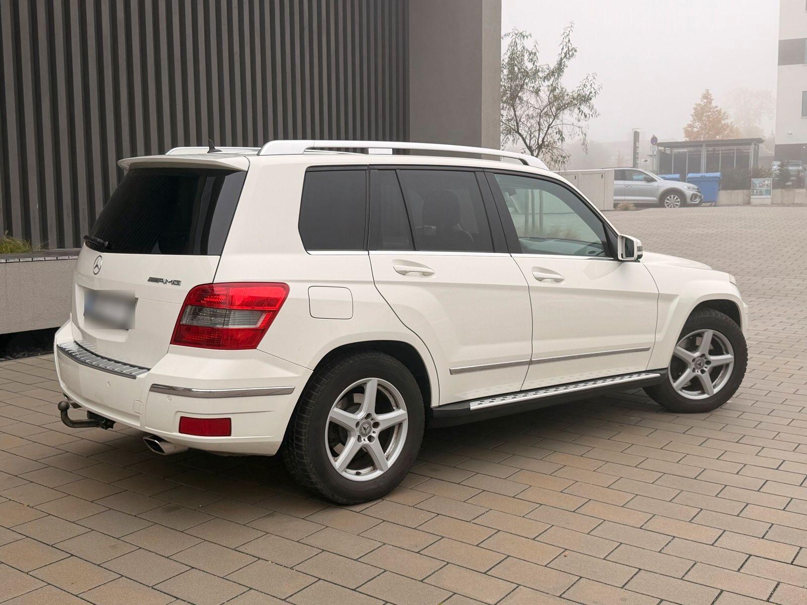 Mercedes-Benz GLK350 2009 — салон