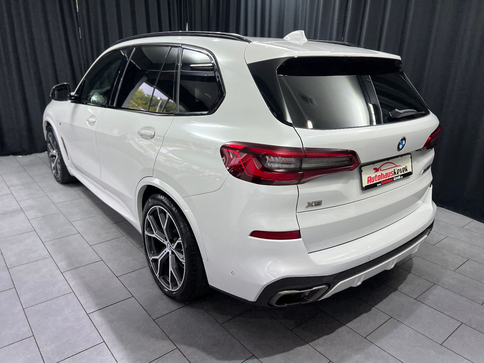 Fahrzeugabbildung BMW X5 M50d*LASER*SKY-LOUNGE*LUFT*7-SITZER*MASSAGE*