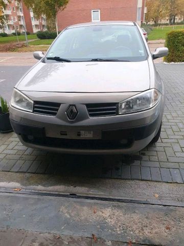 Renault megane mit 71.000km ohne TÜV 1.6