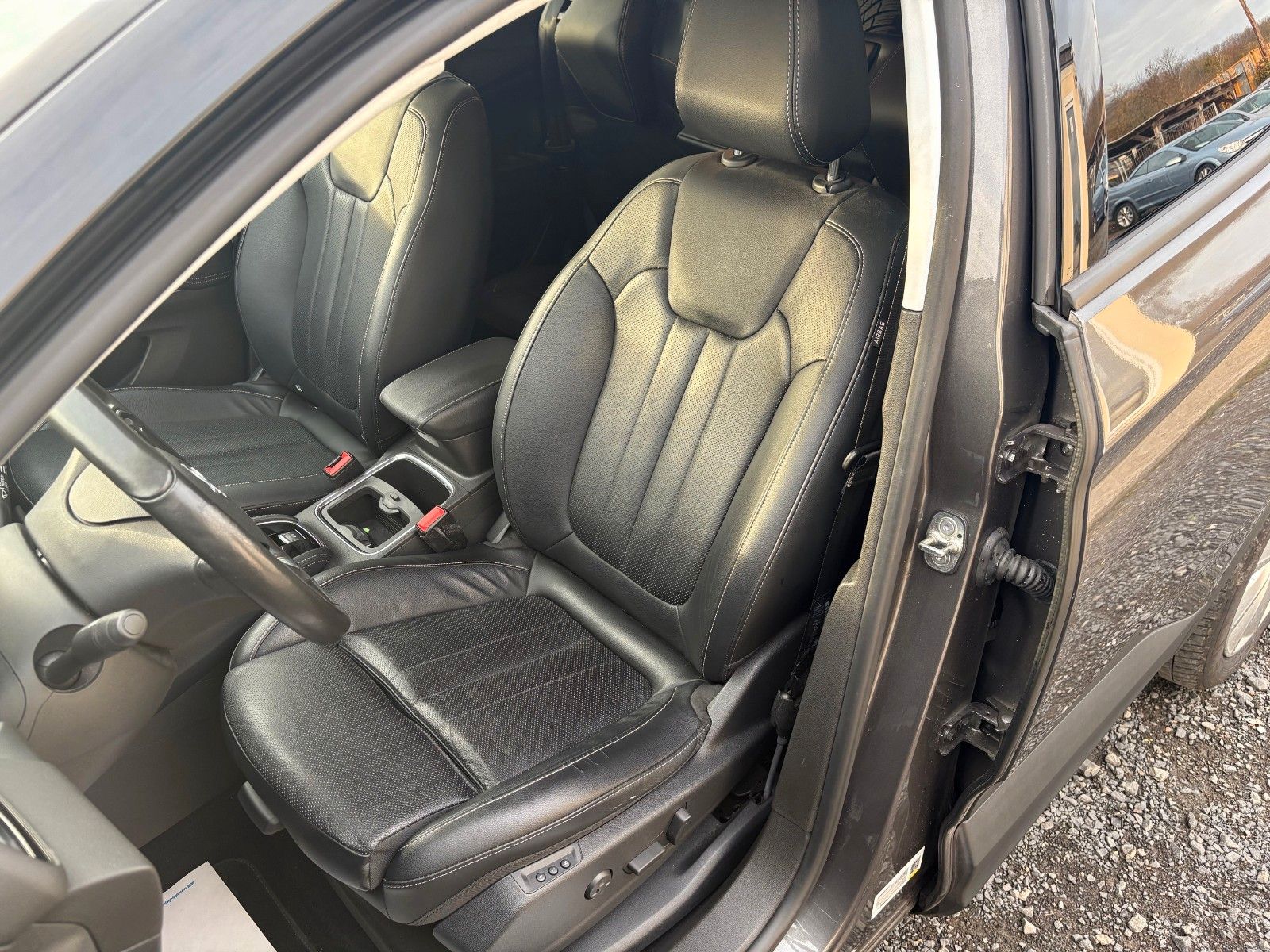 Fahrzeugabbildung Opel Grandland (X) Aut Navi Leder SPORTSITZE LED 1.HD