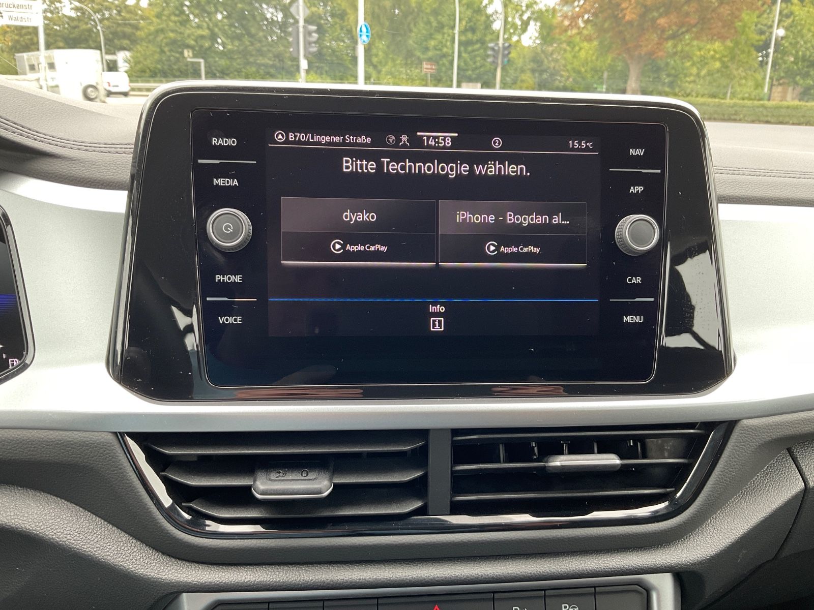 Fahrzeugabbildung Volkswagen T-Roc 1.5 TSI DSG Life,AHK,Navi,LED,AppConnect