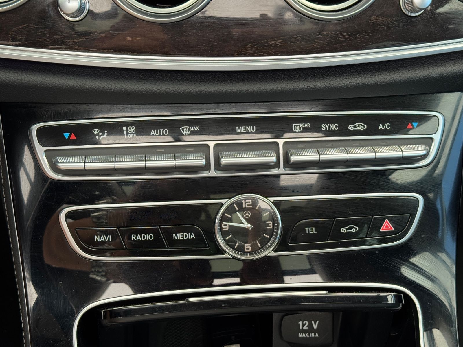 Mercedes-Benz E 220 Limo HUD/360K/ABS.T/SPUR/PANO foto 18