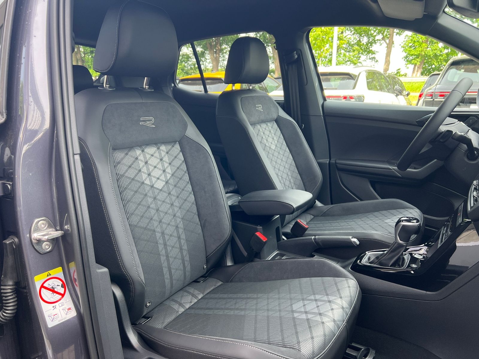 Fahrzeugabbildung Volkswagen T-Cross R-Line 1.5 TSI DSG *AHK, IQ.LIGHT, ACC,