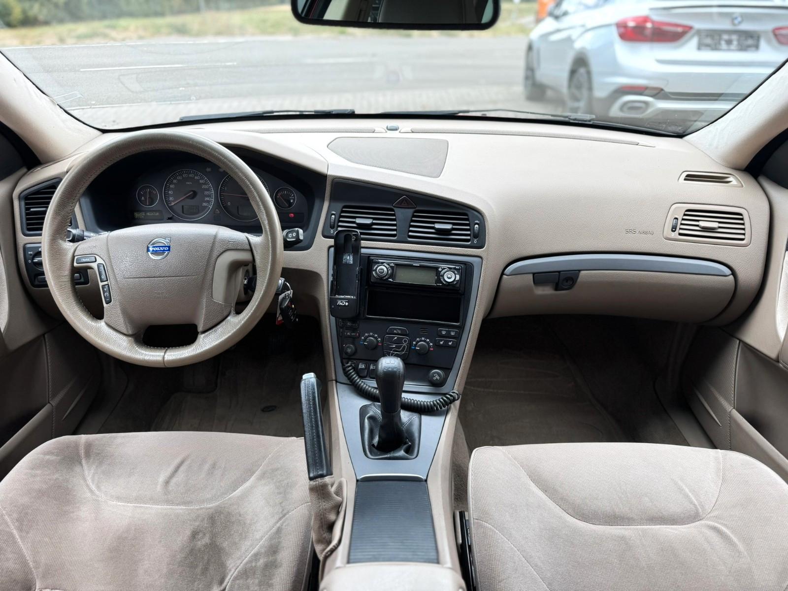 Volvo V70 2005 — photo 18
