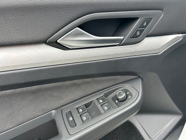 Fahrzeugabbildung Volkswagen Golf VIII Variant 1.5TSI Life LED+ACC+NAVI+PARKL
