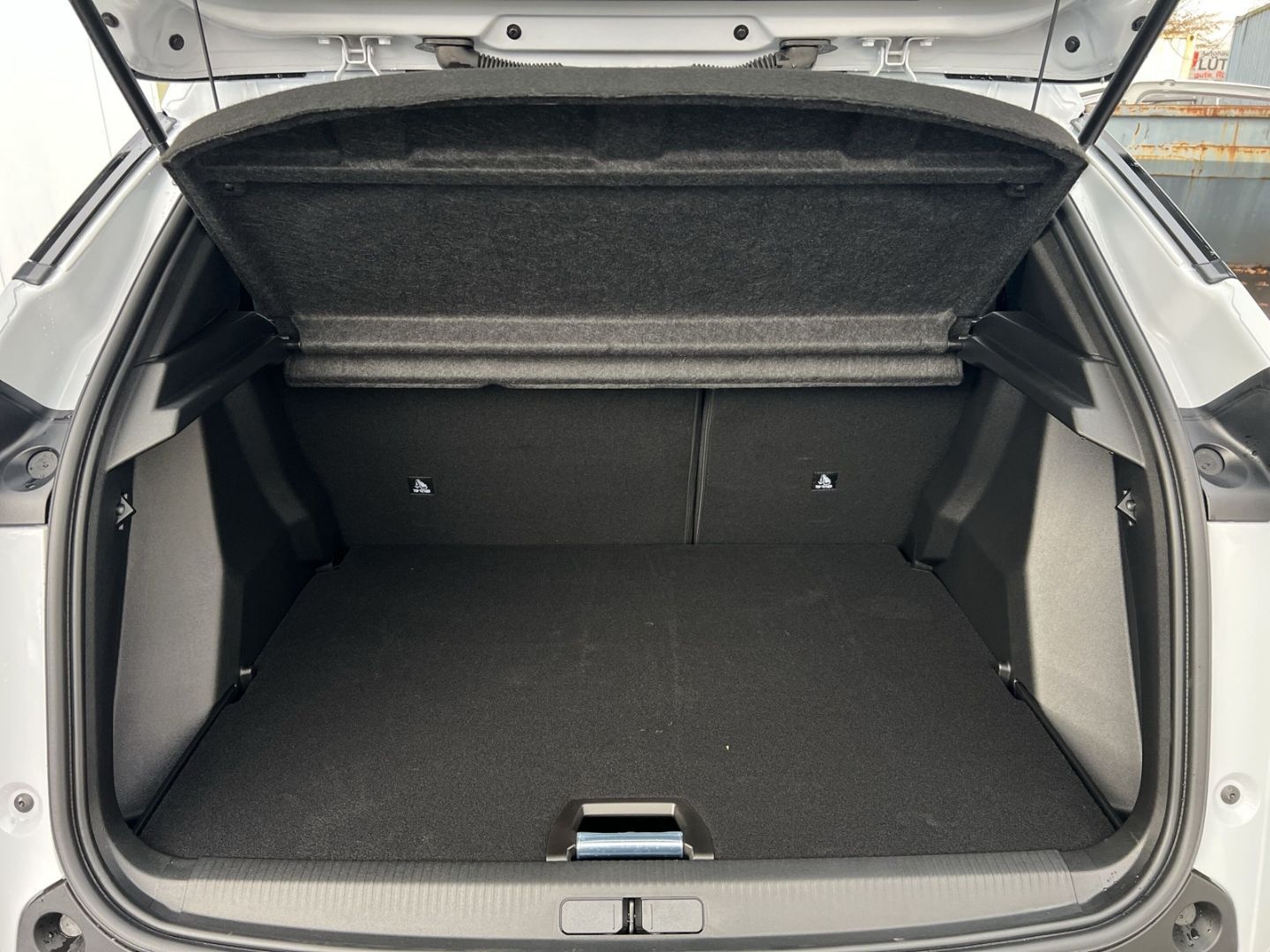 Fahrzeugabbildung Peugeot 2008 Allure Hybrid 145 e-DSC6 CarPlay Klimaautom