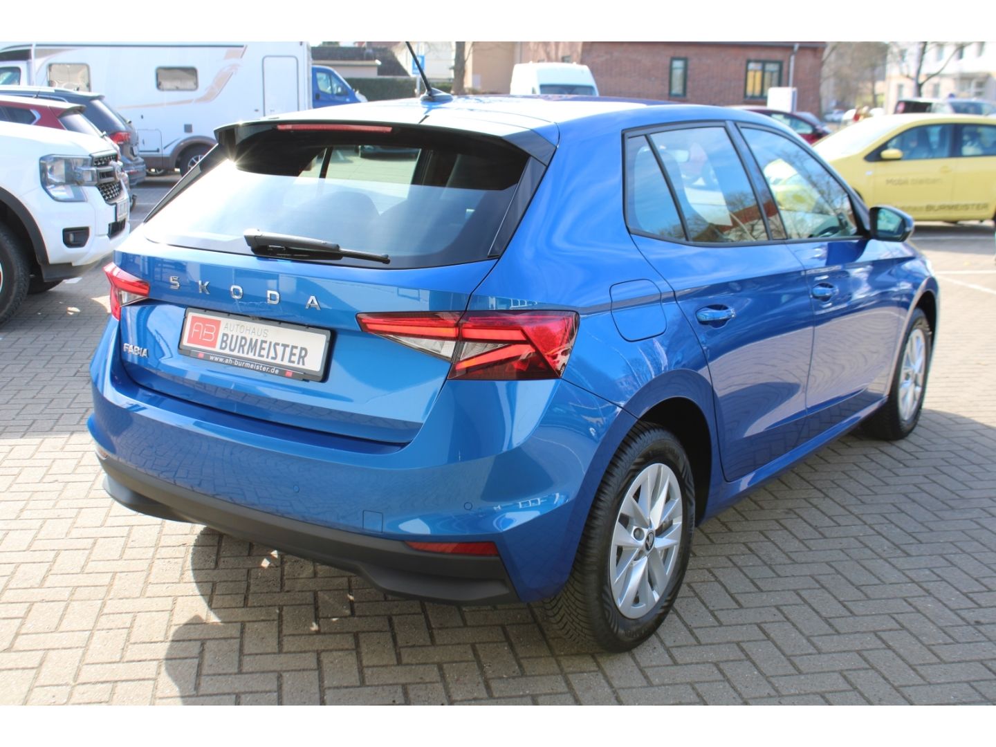 Fahrzeugabbildung SKODA Fabia Selection Drive Plus 1,0 TSI LED Full Link