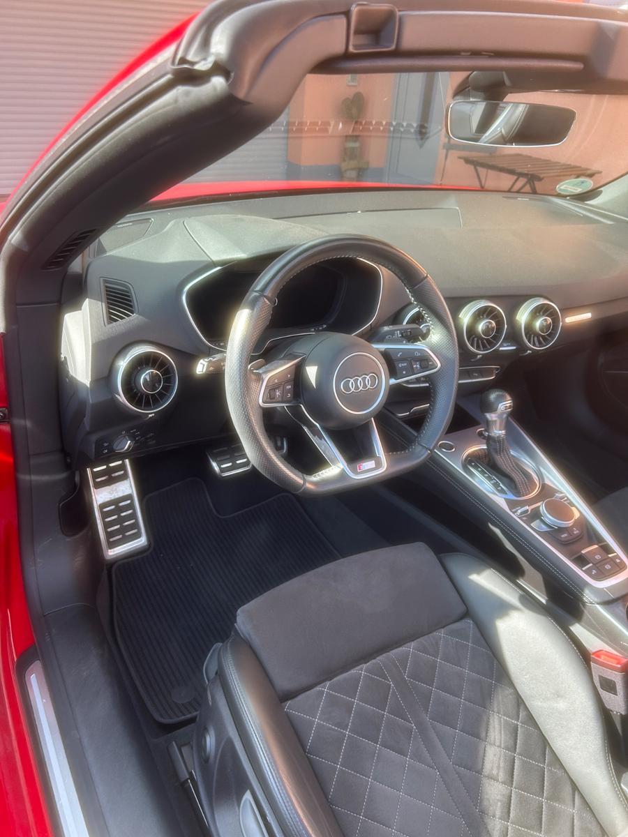 Audi TT Roadster 2.0 TFSI S tronic quattro -