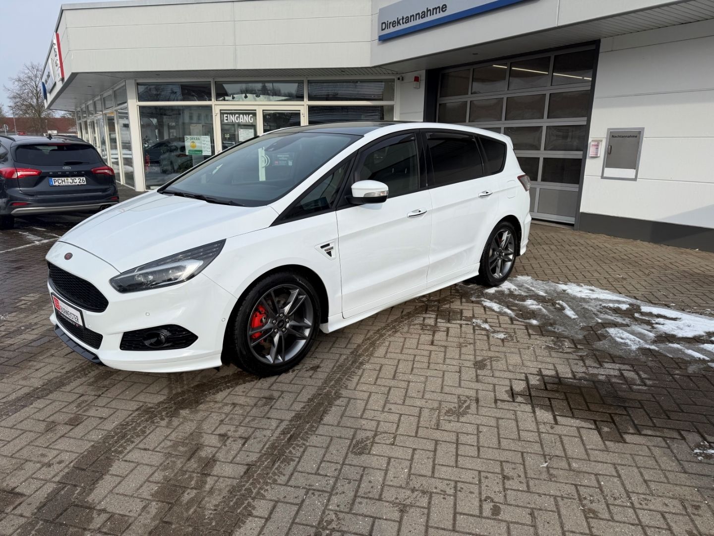 Fahrzeugabbildung Ford S-Max ST-Line ACC LED TWA RFK Pano AHK Navi el.