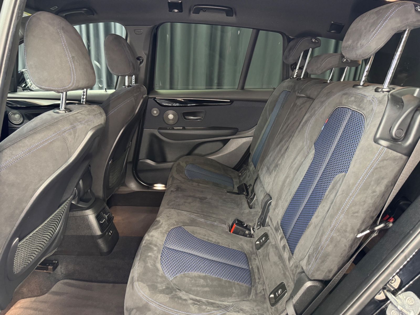 Fahrzeugabbildung BMW 220i Gran Tourer M Sport|AUTOMATIk|7-SITZER|NAVI