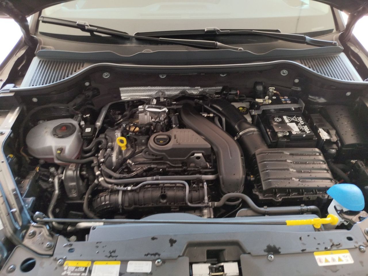 Fahrzeugabbildung SKODA Karoq Selection S110/1.5A7F, AHK
