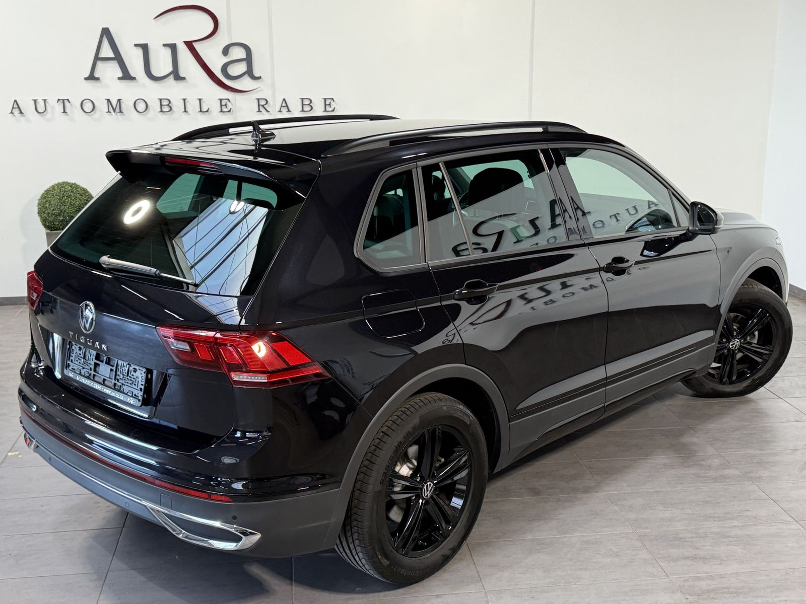 Fahrzeugabbildung Volkswagen Tiguan 2.0 TDI DSG Sport NAV+LED+ACC+CARPLAY+KAM