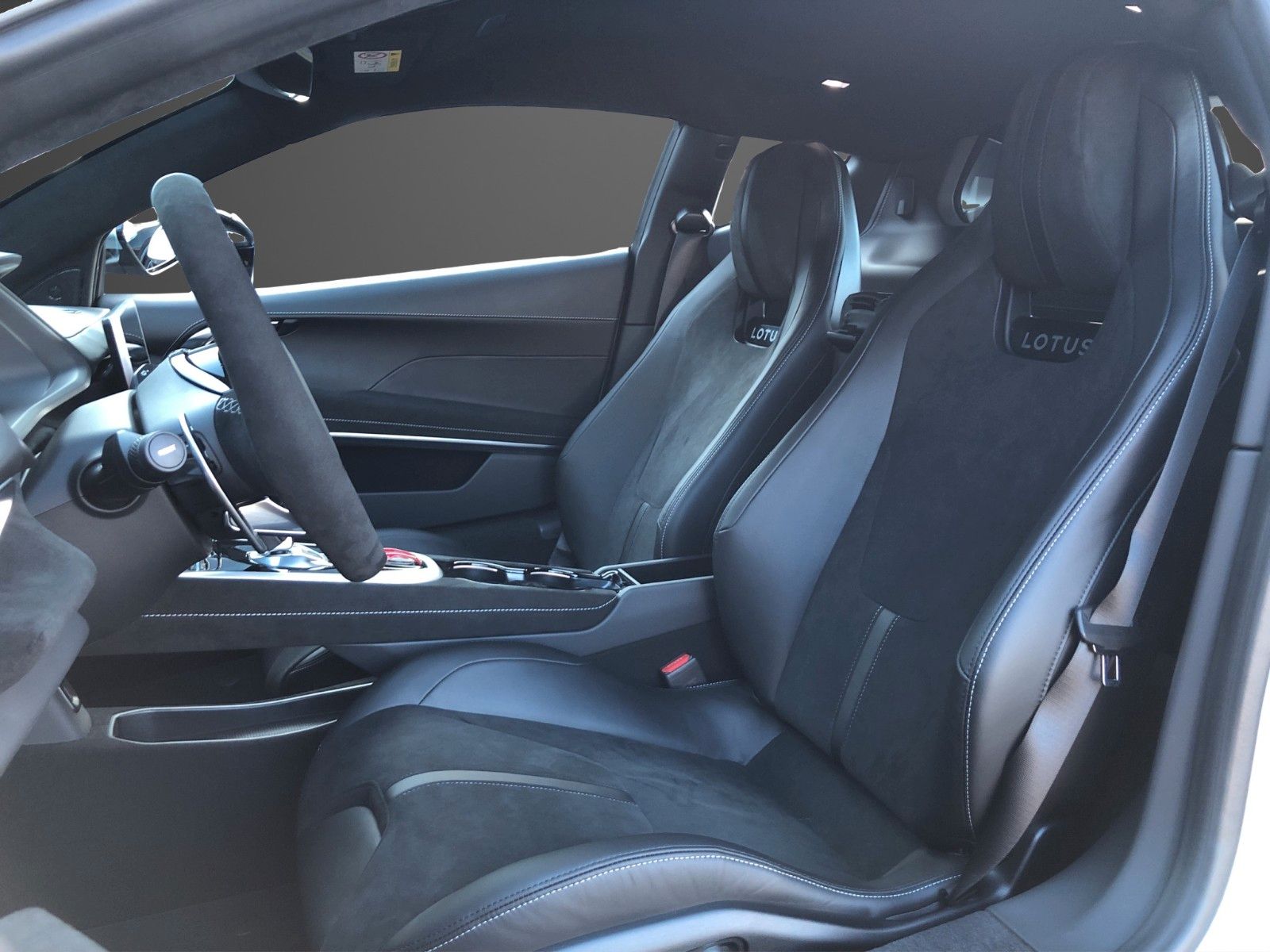 Fahrzeugabbildung Lotus Emira i4 Turbo SE Lotus Wuppertal