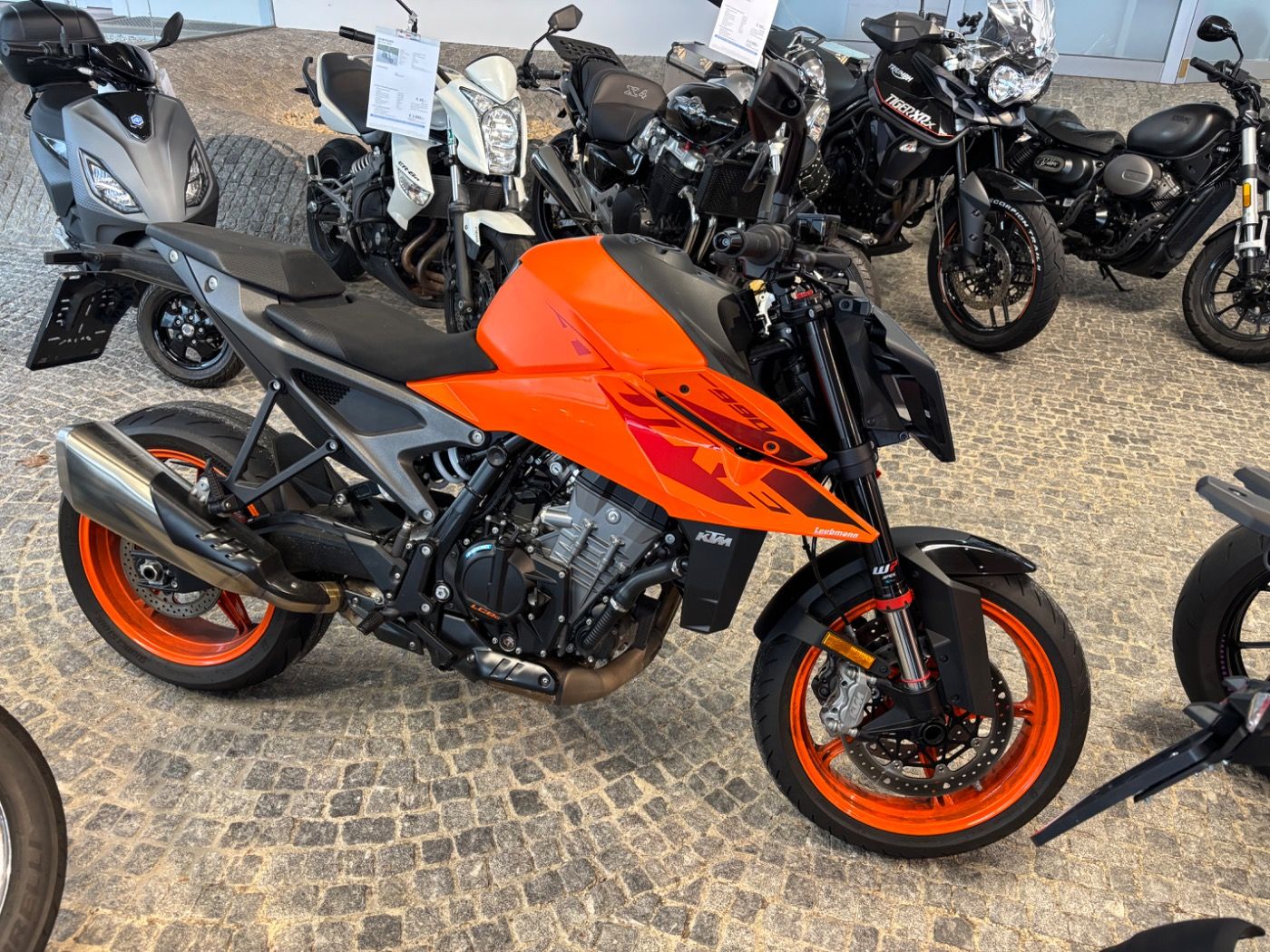 Fahrzeugabbildung KTM 990 Duke Modell 2024 mit Techpack