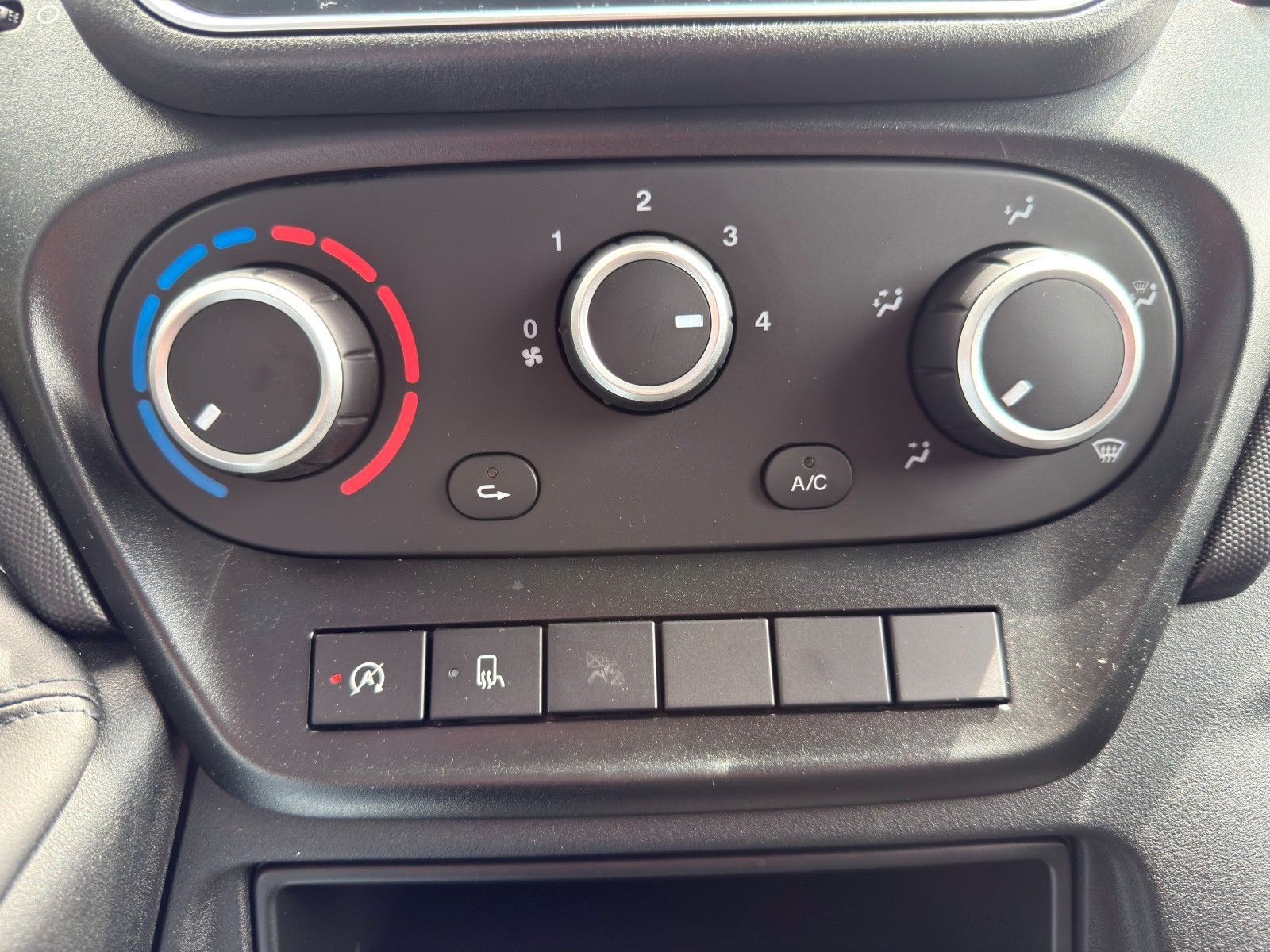 Fahrzeugabbildung Iveco Daily 35S14 D Pritsche *R 3.450* AHK