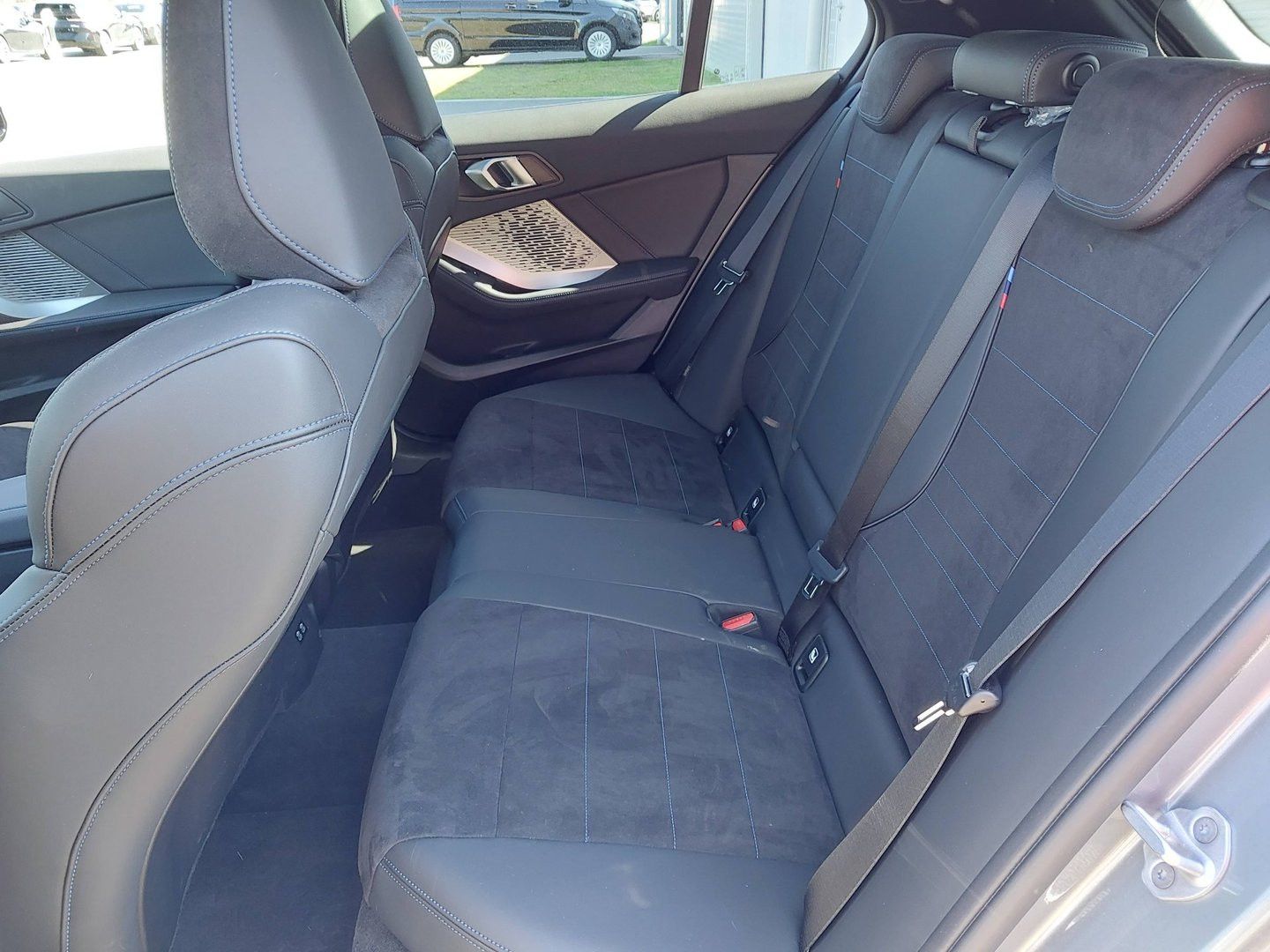 Fahrzeugabbildung BMW 120i M Sport Panorama Alcantara AHK Kamera DSC