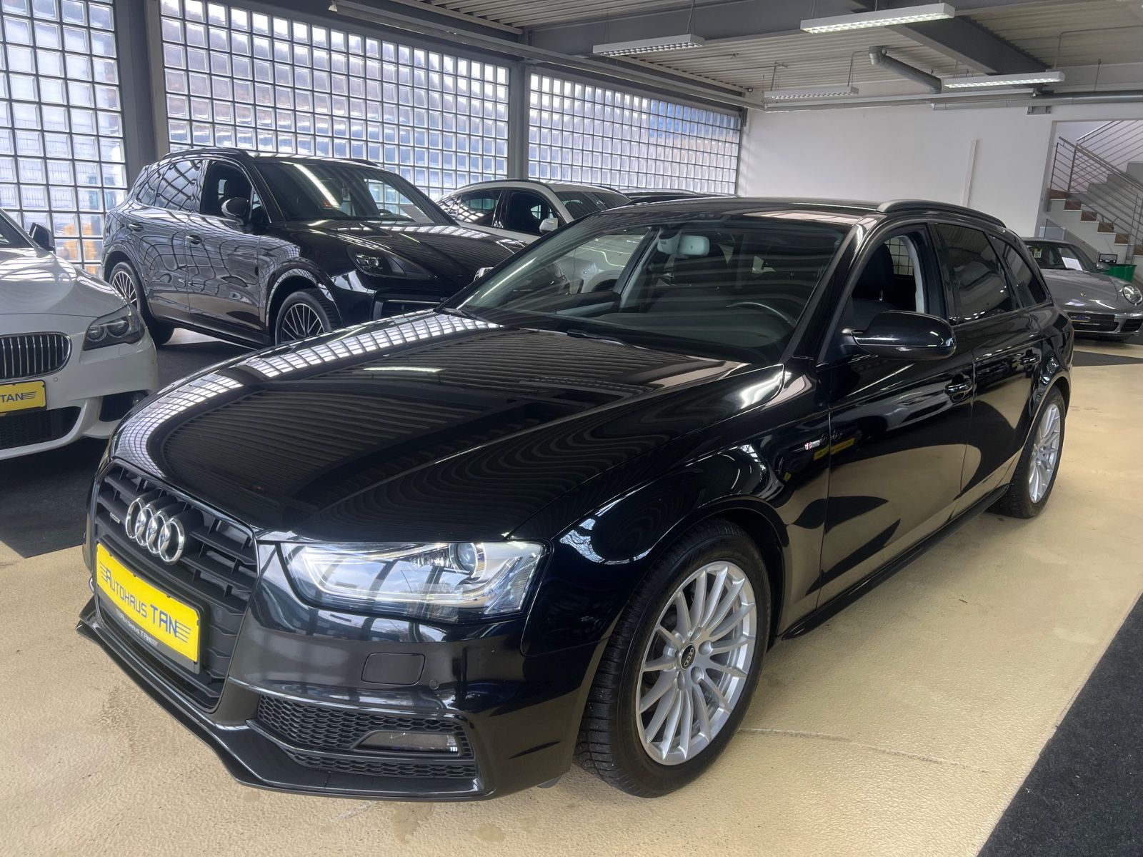 Fahrzeugabbildung Audi A4 Avant 2.0 TDI S line quattro *1.HAND*