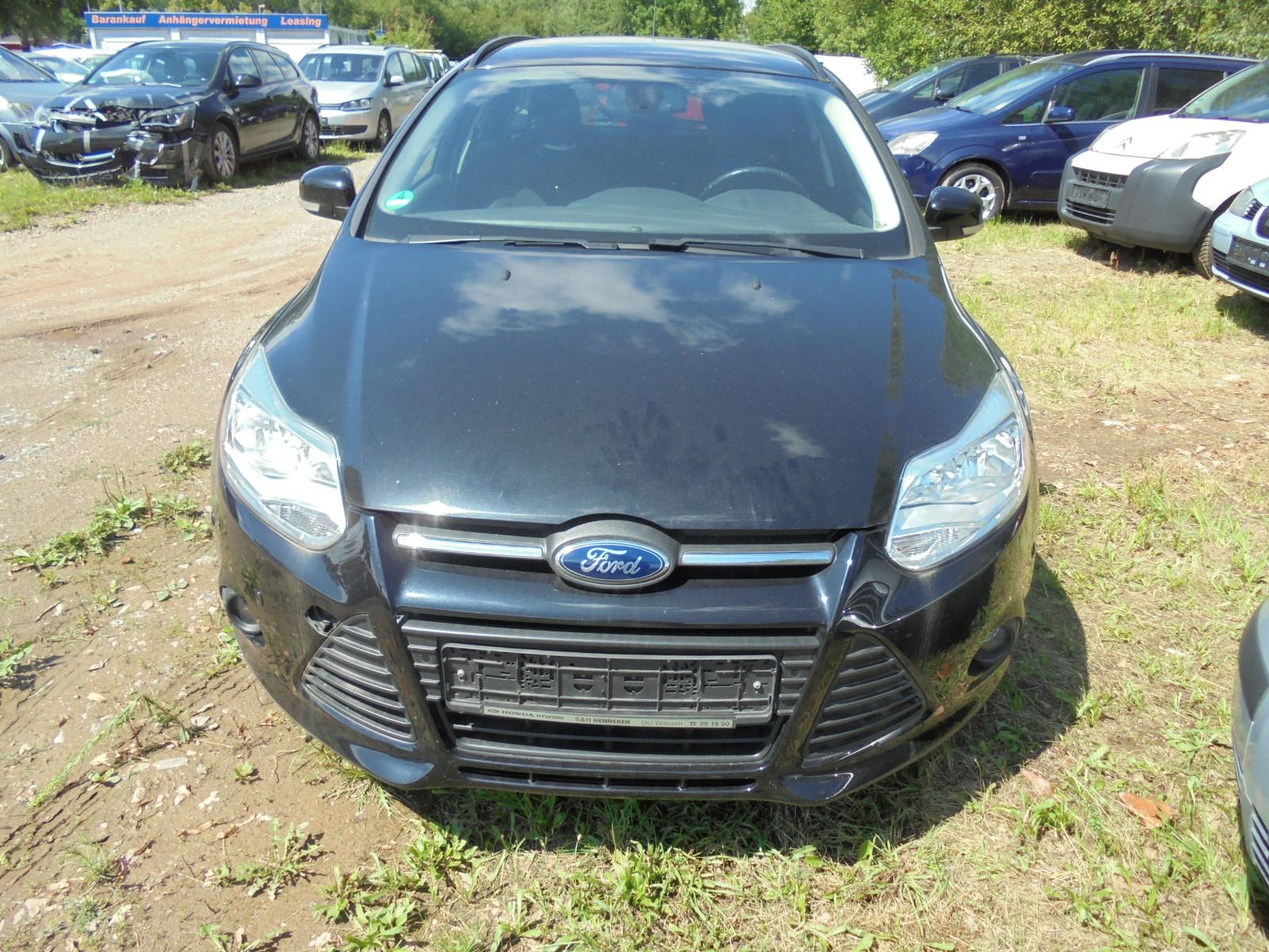 Ford Focus 2013 — interior