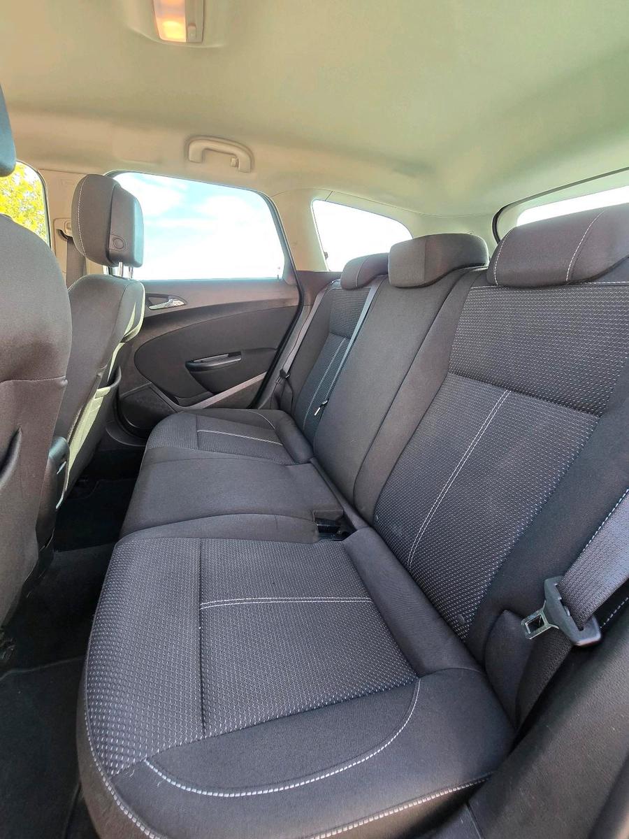 Opel Astra 2013 — photo 6