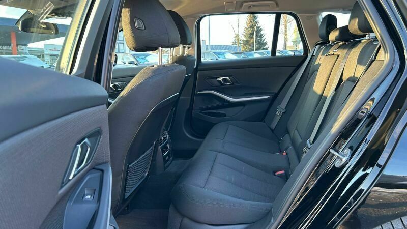 BMW 318i Touring LCPROF LED NAVI SHZ APPLECARPLAY foto 17