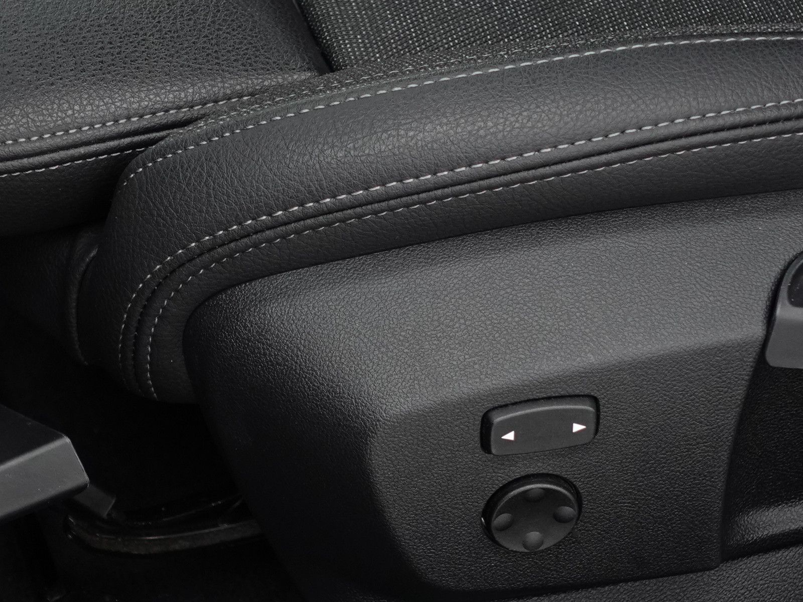 Fahrzeugabbildung BMW 118i Sport Line Navi CarPlay LED-Pkt.