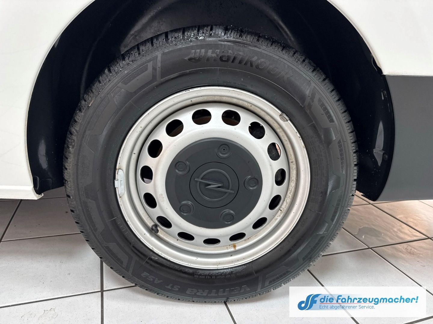 Fahrzeugabbildung Opel Vivaro L Apple CarPlay Android Auto Musikstreami