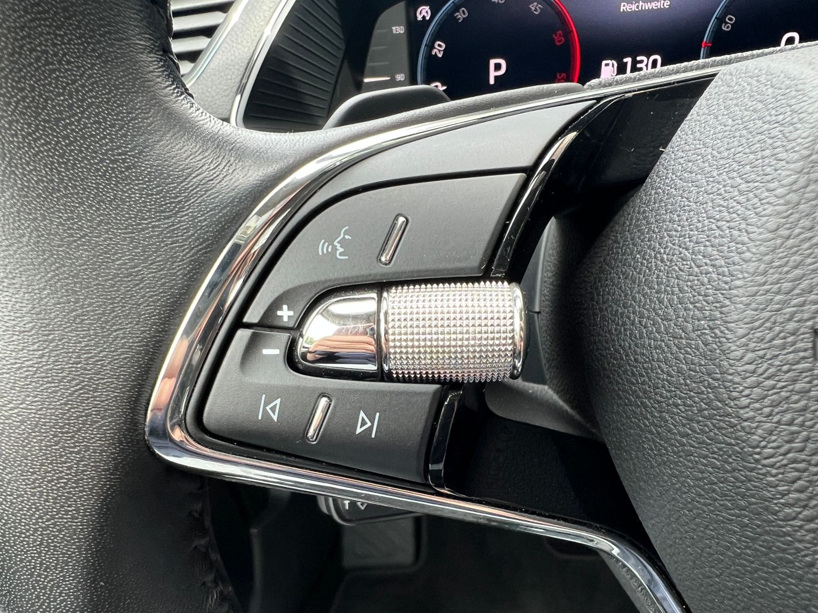 Fahrzeugabbildung SKODA Superb Combi Style 2.0 TDI DSG *AHK,LED,Pano,ACC
