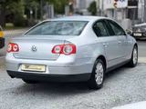 Volkswagen Passat Lim 1.6 Comf. KLIMA PDC PANO 1.HAND - Volkswagen Passat: 1.6