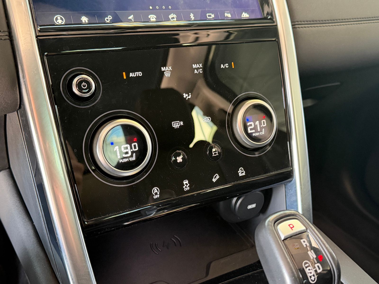 Fahrzeugabbildung Land Rover Discovery Sport S /PANORAMA/HUD/KAMERA/ACC
