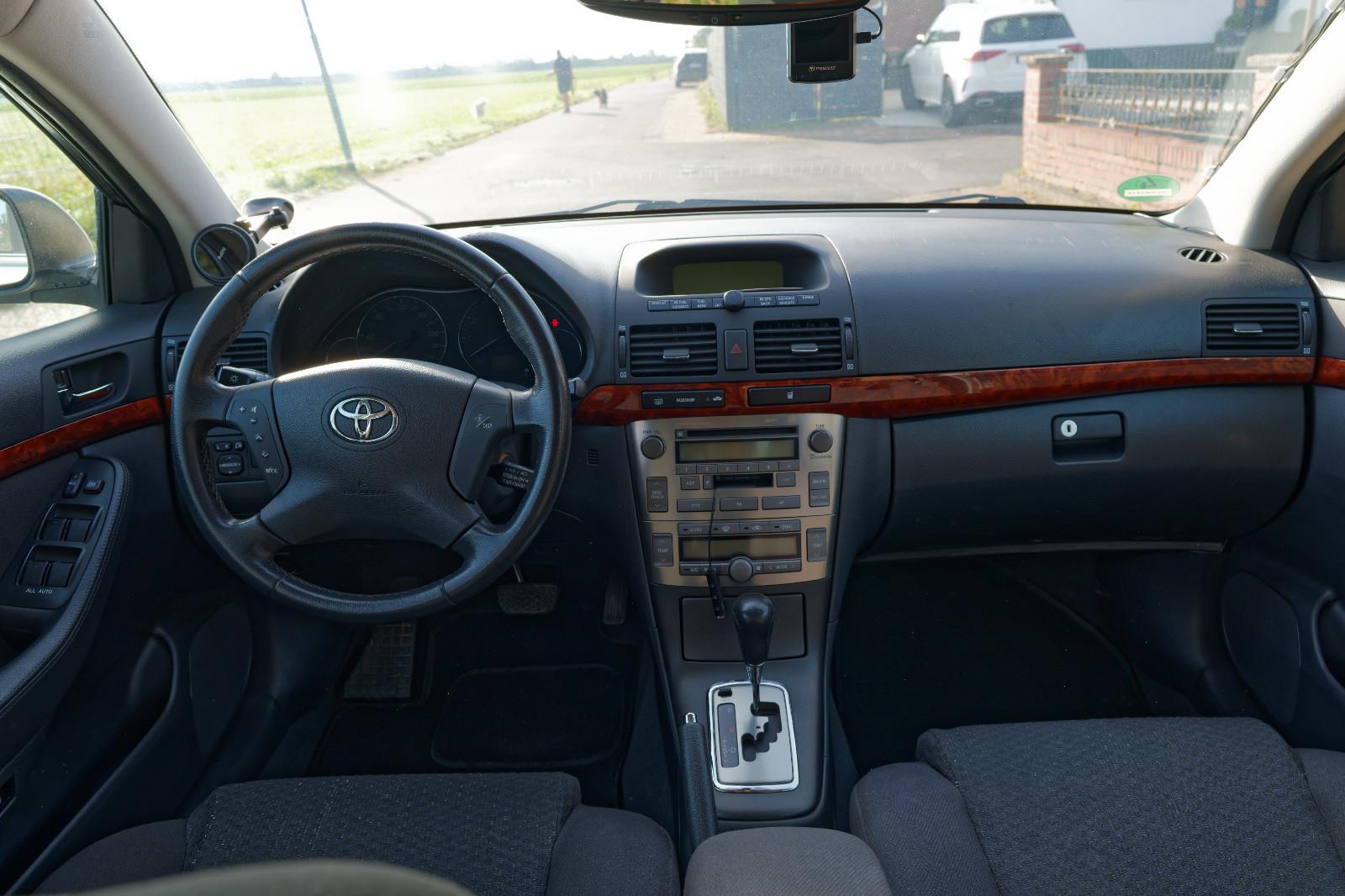 Toyota Avensis 2005 — фото 10