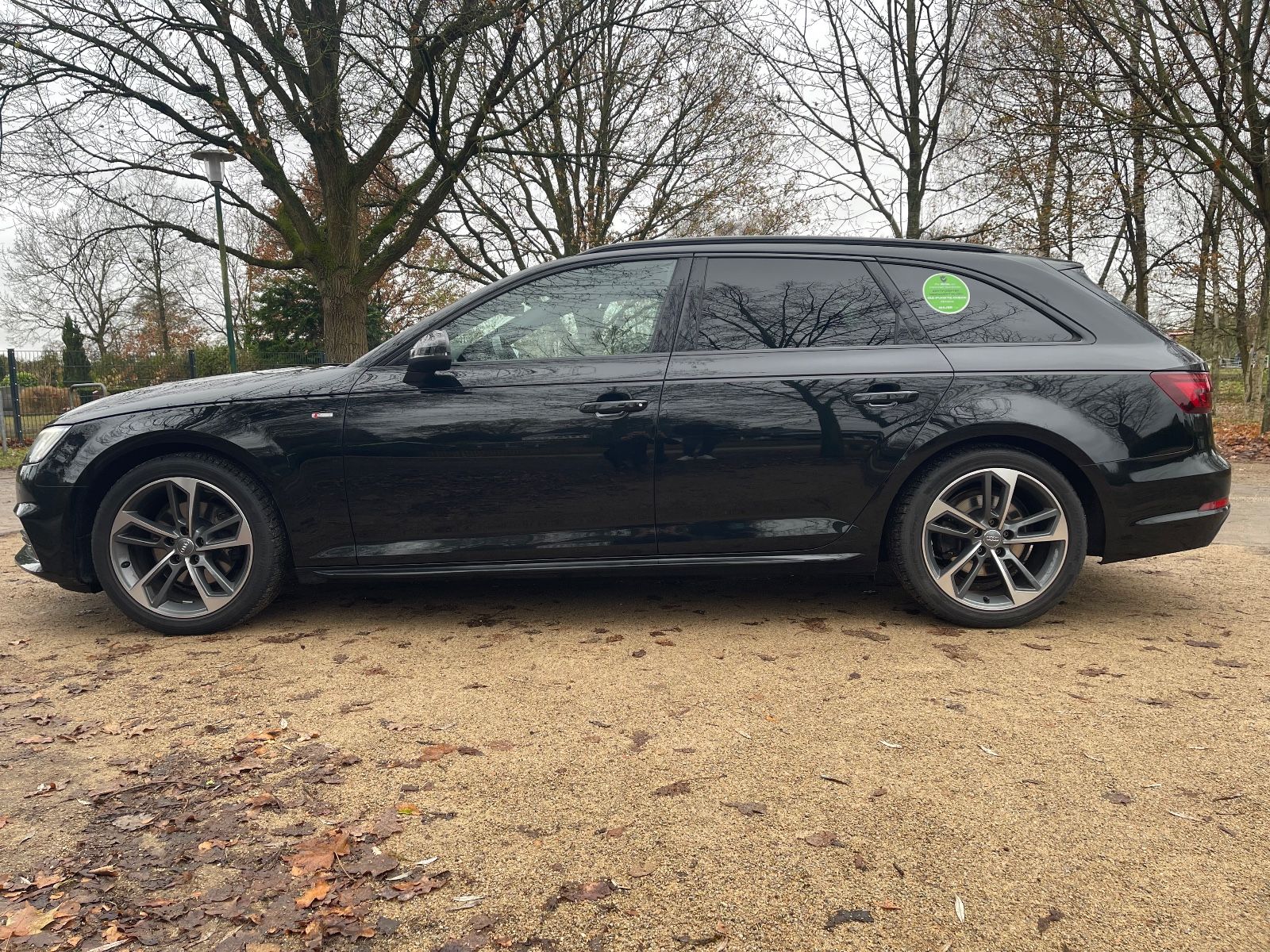 Fahrzeugabbildung Audi A4 Avant S-Line AHK*LED*PDC*TEILLEDER*TEMPO+