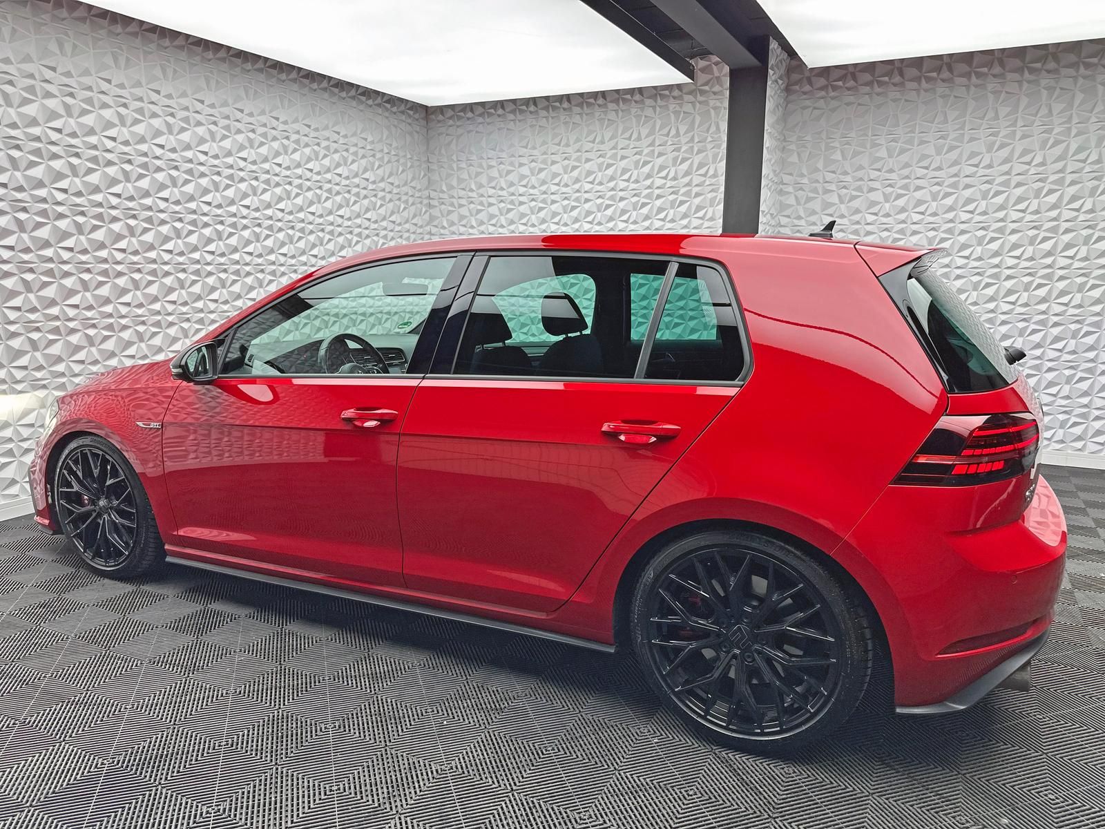 Fahrzeugabbildung Volkswagen GOLF GTI 2.0 TSI PERFORMANCE/NAVI/LED/PDC/ACC
