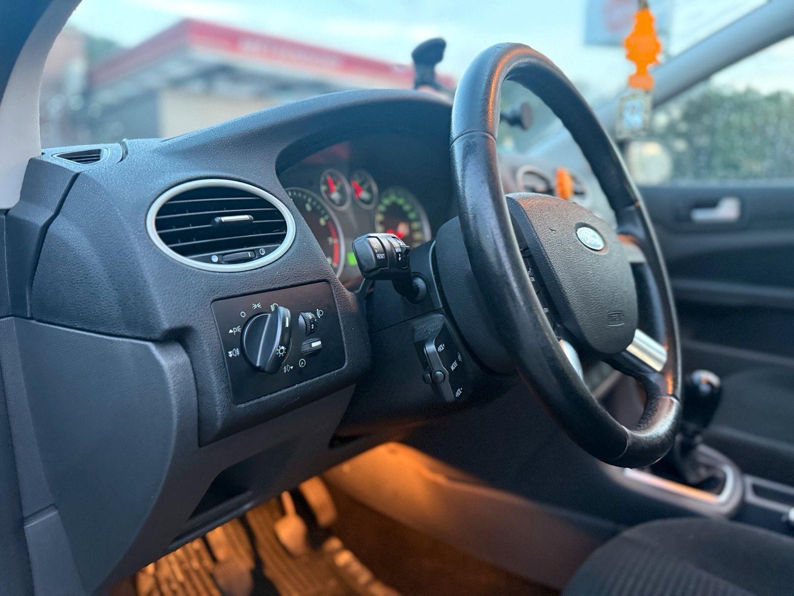 Ford Focus 2006 — photo 15