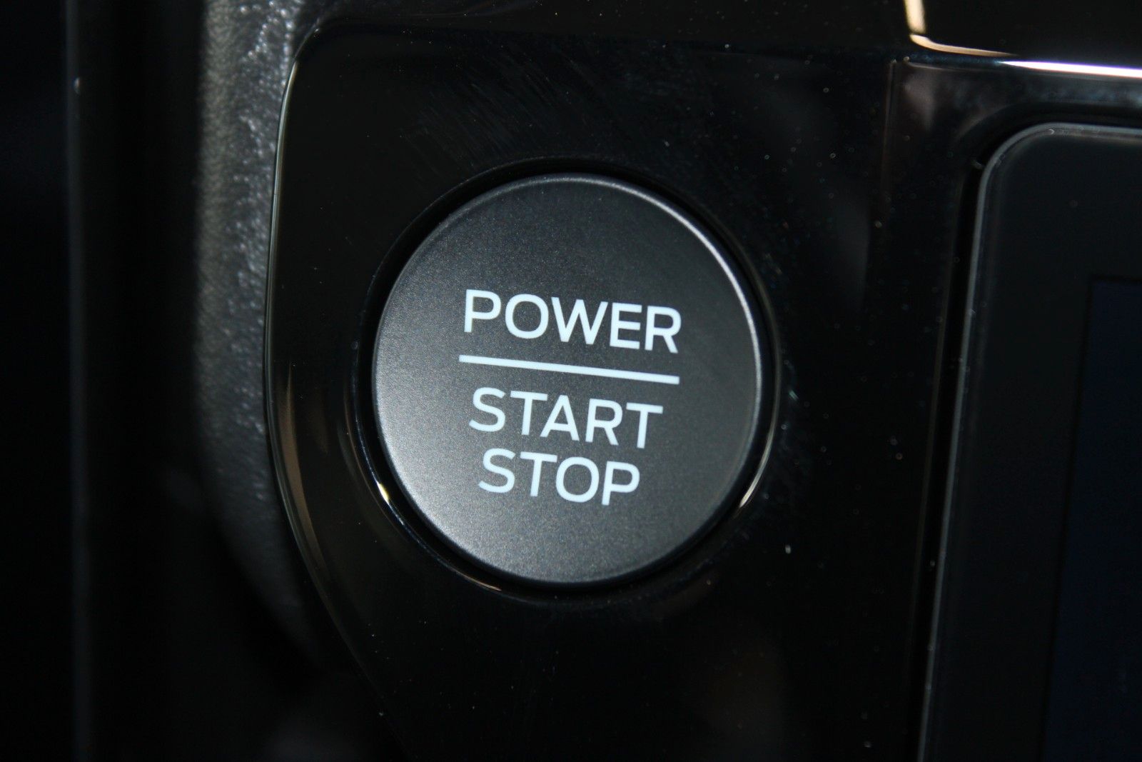 Fahrzeugabbildung Ford Puma 1,0 EcoBoost Hybrid ST-Line Automatik GJR