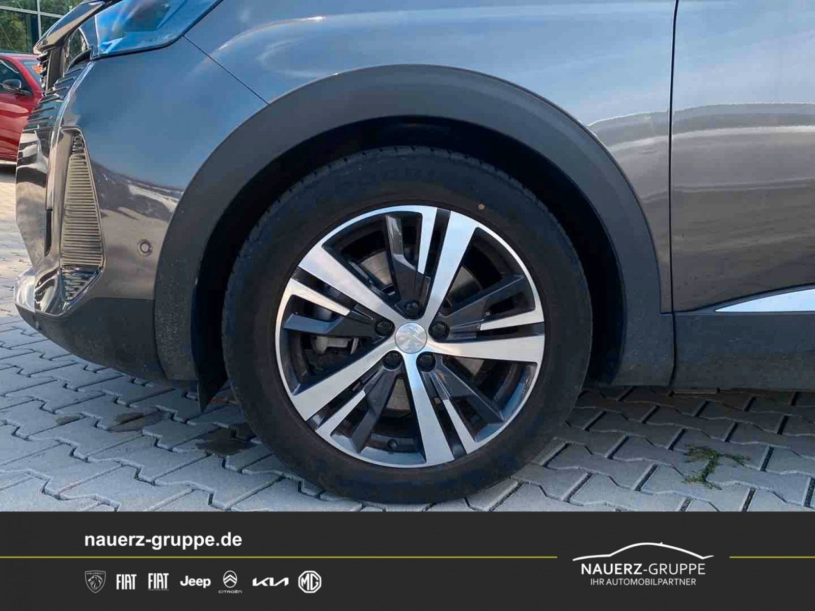Fahrzeugabbildung Peugeot 3008 Hybrid 225 Roadtrip
