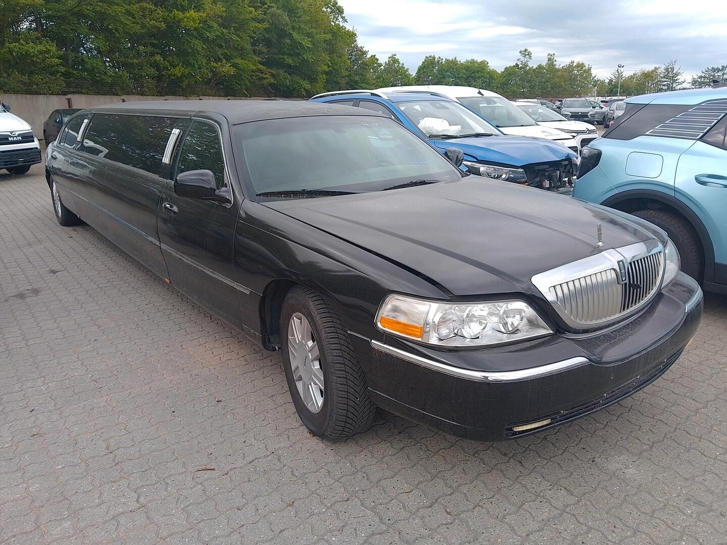 Lincoln Navigator LIMOUSINE