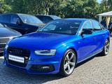 Audi A4 Lim. S line Sportpaket/plus quattro*Rotor*B&O - Audi A4: Blau, Teilleder