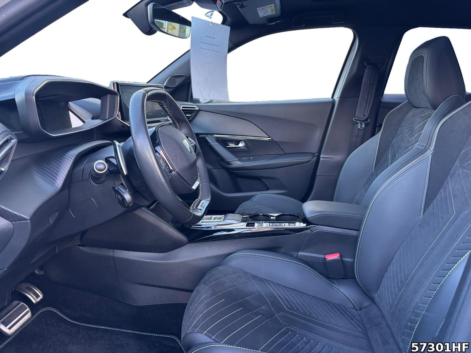 Fahrzeugabbildung Peugeot 2008 GT +ALCANTARA+PANODACH+CARPLAY+SHZ+KAMERA
