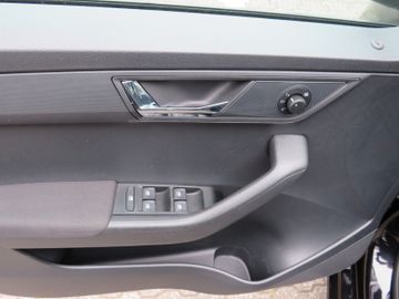Fahrzeugabbildung SKODA Fabia Combi Ambition DAB GJ-RÄDER PDC SITZH 1.HD