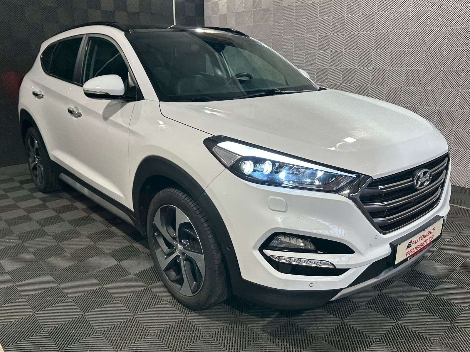 Gebrauchtwagen Hyundai Tucson Tucson 4WD*PREMIUM*LED-TEMPO-R.KAM-SHZ-SBL-SPUR in Horb am Neckar