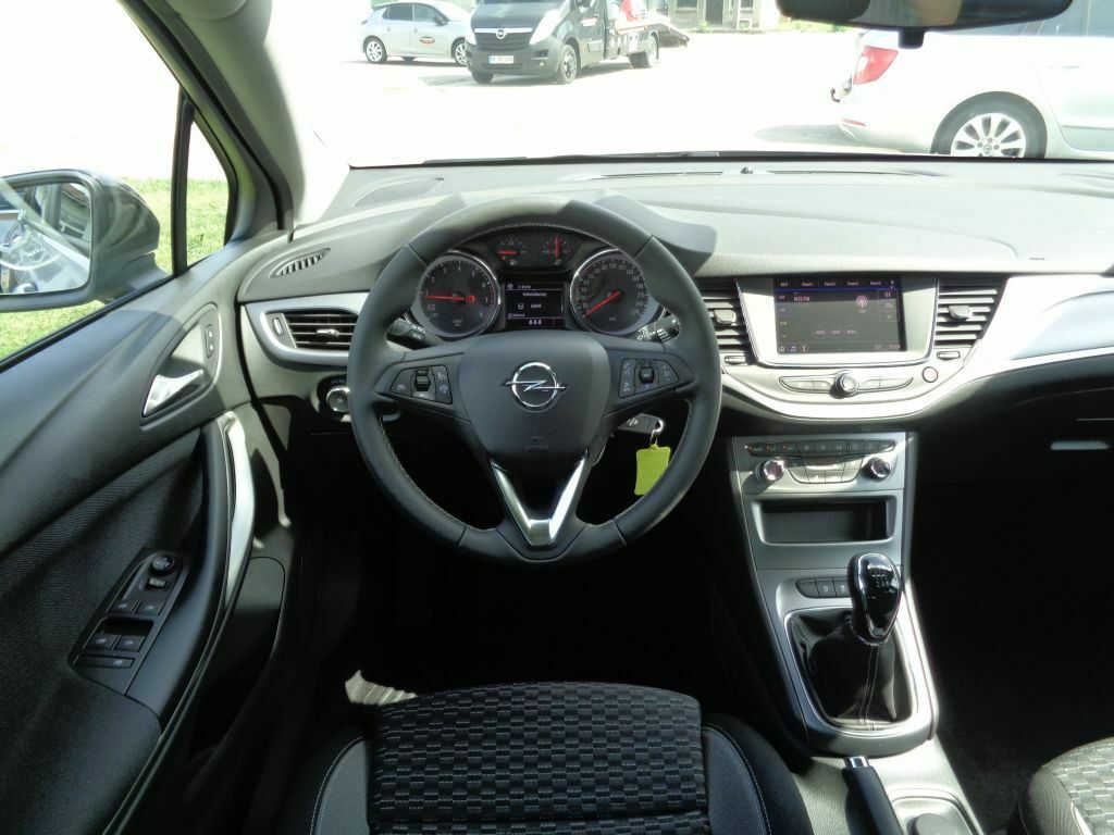 Fahrzeugabbildung Opel Astra 1.2 T S/S ST Edition+AGR+PDC+2ZonenKlima