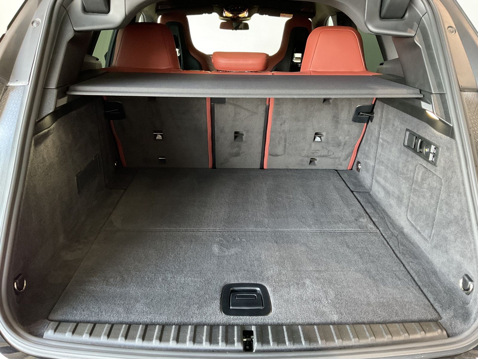 Fahrzeugeinzelansicht 14 Fahrzeugabbildung BMW iX xDrive45 |Luftfederung |M Sportpaket Pro |Bow
