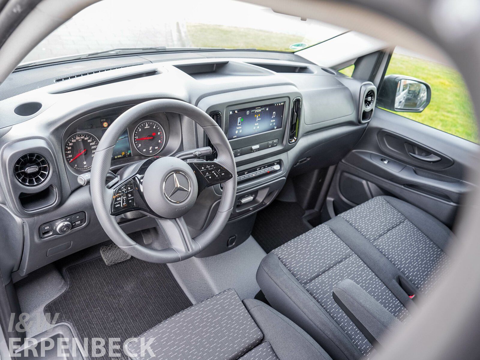 Fahrzeugabbildung Mercedes-Benz Vito Tourer 116 CDI Pro extralang AHK Tür links