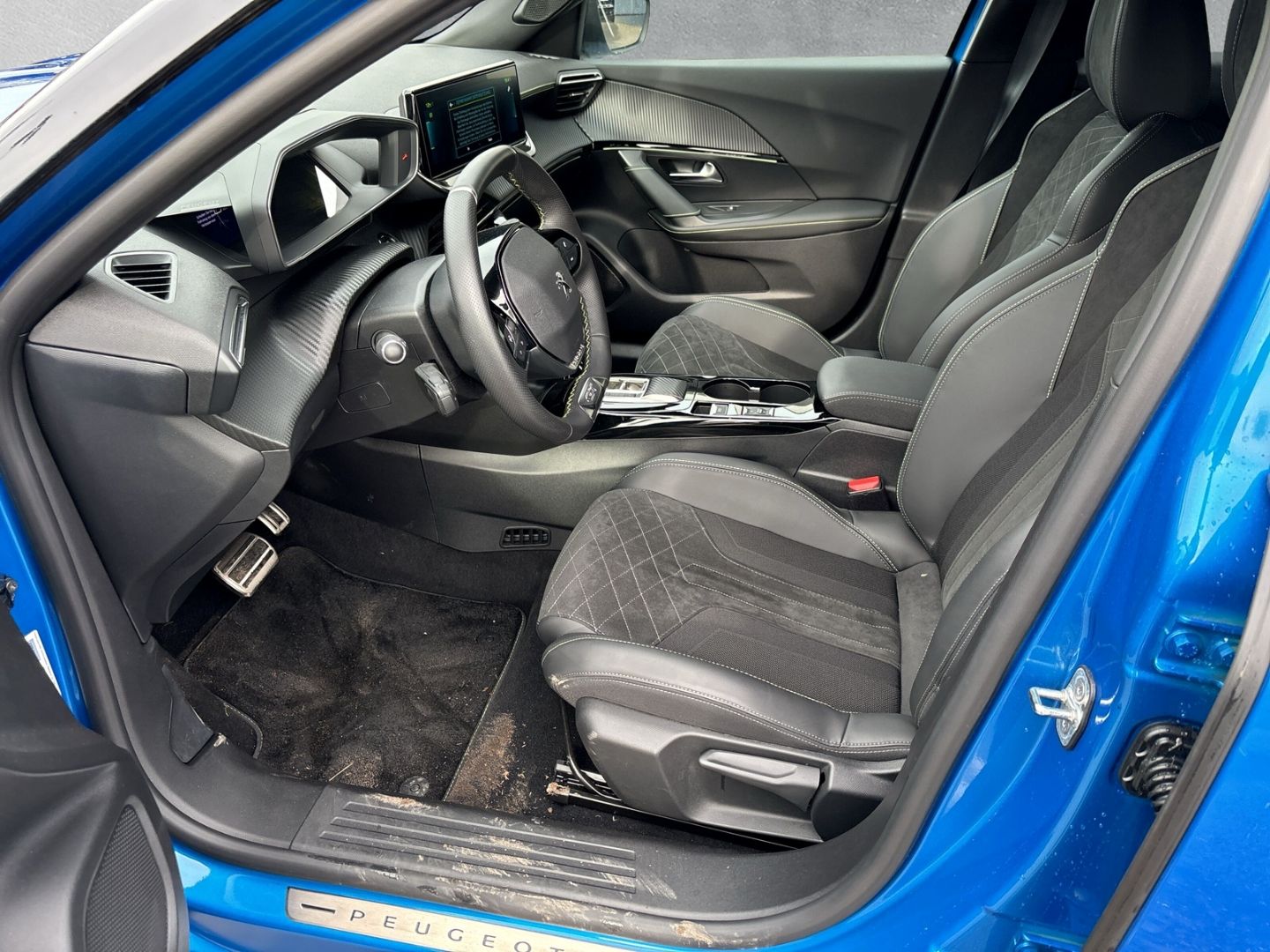 Fahrzeugabbildung Peugeot 2008 e- GT Pack *Sitzheizung* *Rückfahrkamera* *