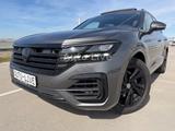 Volkswagen Touareg 3.0 TDI*R LINE*BlackS*PAN*MATRI*LUFT*VOL - Volkswagen Touareg: Black