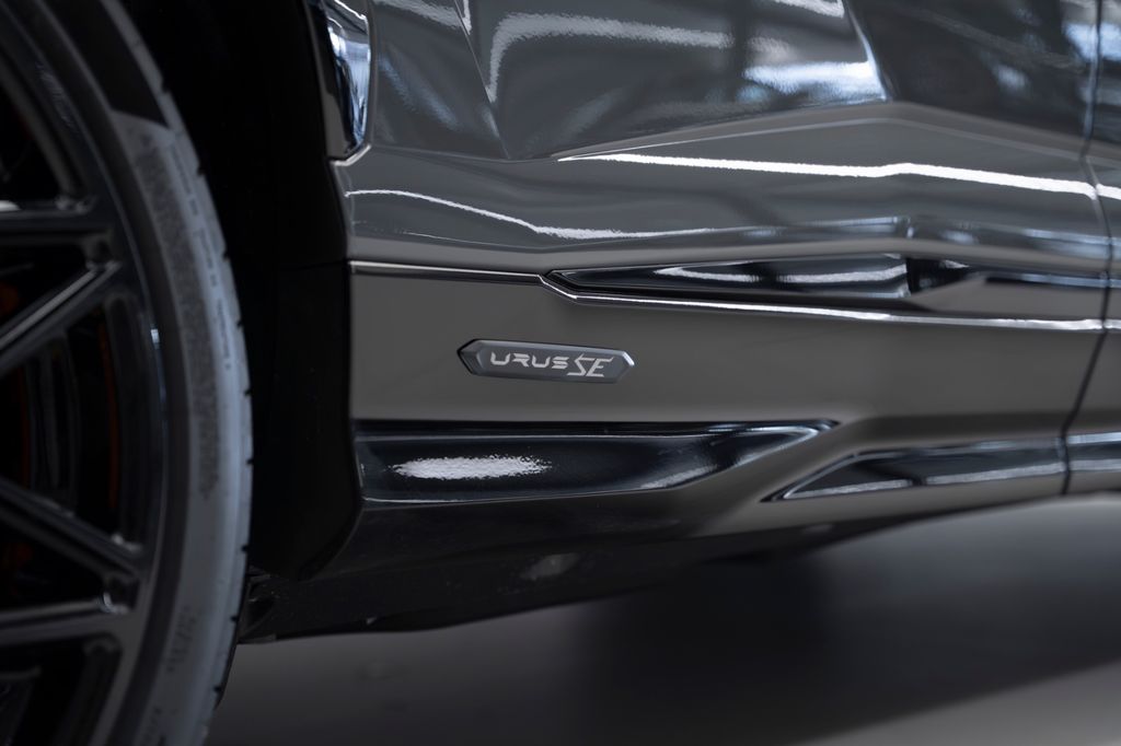 Urus 4.0 V8 SE GREY/ORANGE PANO B&O CARBON - Bild 10